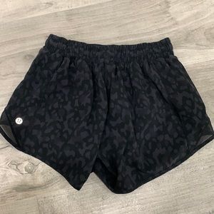 Lululemon Hotty Hot Short Camo, Size 4 4in Perfect Condition No tags